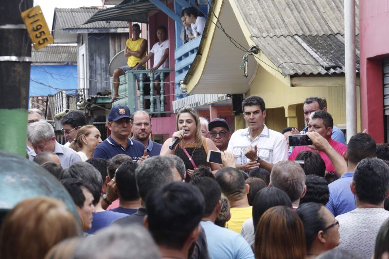 Governador Helder Barbalho visita o Município de Afuá.

FOTOS: MARCO SANTOS / AGÊNCIA PARÁ
DATA: 26.07.2019
AFUÁ - PARÁ <div class='credito_fotos'>Foto: Marco Santos / Ag. Pará   |   <a href='/midias/2019/originais/5220__s014156.jpg' download><i class='fa-solid fa-download'></i> Download</a></div>
