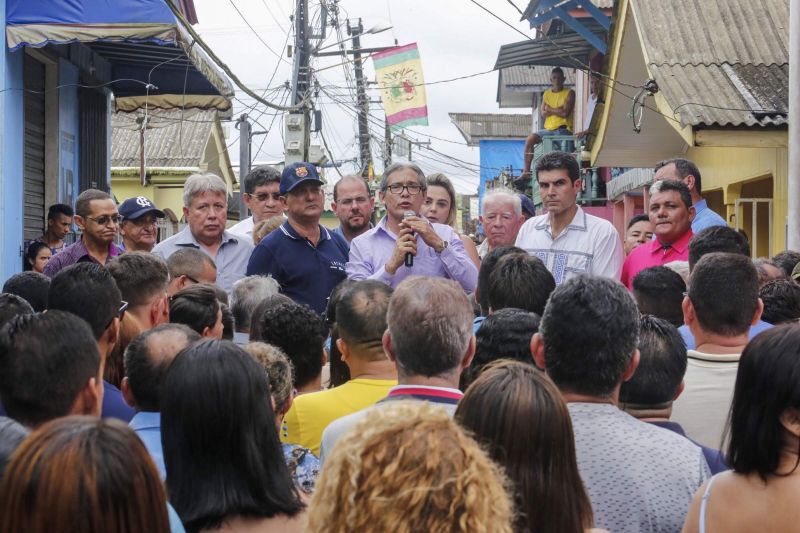 Governador Helder Barbalho visita o Município de Afuá.

FOTOS: MARCO SANTOS / AGÊNCIA PARÁ
DATA: 26.07.2019
AFUÁ - PARÁ <div class='credito_fotos'>Foto: Marco Santos / Ag. Pará   |   <a href='/midias/2019/originais/5220__s014157.jpg' download><i class='fa-solid fa-download'></i> Download</a></div>