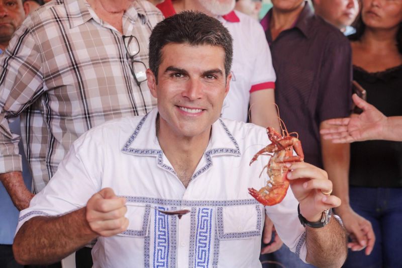 Governador Helder Barbalho visita o Município de Afuá.

FOTOS: MARCO SANTOS / AGÊNCIA PARÁ
DATA: 26.07.2019
AFUÁ - PARÁ <div class='credito_fotos'>Foto: Marco Santos / Ag. Pará   |   <a href='/midias/2019/originais/5220__s014363.jpg' download><i class='fa-solid fa-download'></i> Download</a></div>