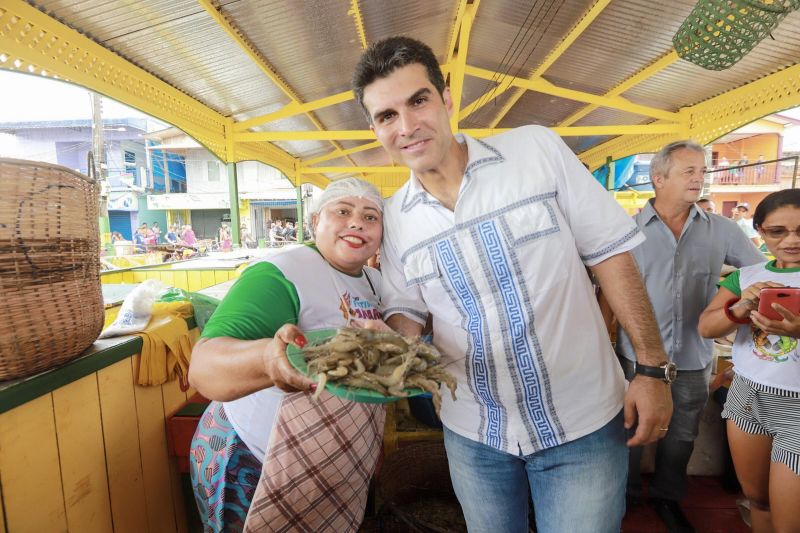 Governador Helder Barbalho visita o Município de Afuá.

FOTOS: MARCO SANTOS / AGÊNCIA PARÁ
DATA: 26.07.2019
AFUÁ - PARÁ <div class='credito_fotos'>Foto: Marco Santos / Ag. Pará   |   <a href='/midias/2019/originais/5220_img_0131.jpg' download><i class='fa-solid fa-download'></i> Download</a></div>