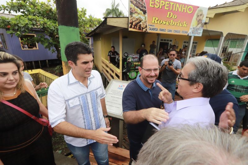 Governador Helder Barbalho visita o Município de Afuá.

FOTOS: MARCO SANTOS / AGÊNCIA PARÁ
DATA: 26.07.2019
AFUÁ - PARÁ <div class='credito_fotos'>Foto: Marco Santos / Ag. Pará   |   <a href='/midias/2019/originais/5220_img_9628.jpg' download><i class='fa-solid fa-download'></i> Download</a></div>