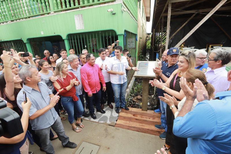 Governador Helder Barbalho visita o Município de Afuá.

FOTOS: MARCO SANTOS / AGÊNCIA PARÁ
DATA: 26.07.2019
AFUÁ - PARÁ <div class='credito_fotos'>Foto: Marco Santos / Ag. Pará   |   <a href='/midias/2019/originais/5220_img_9683.jpg' download><i class='fa-solid fa-download'></i> Download</a></div>
