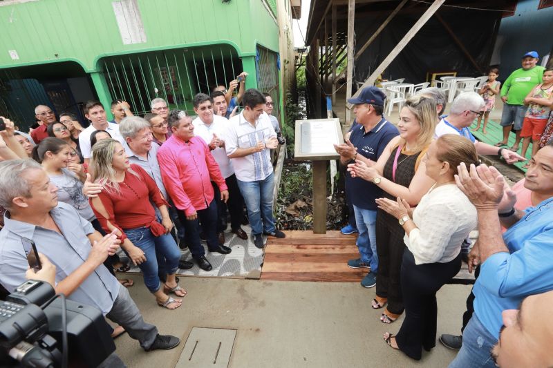 Governador Helder Barbalho visita o Município de Afuá.

FOTOS: MARCO SANTOS / AGÊNCIA PARÁ
DATA: 26.07.2019
AFUÁ - PARÁ <div class='credito_fotos'>Foto: Marco Santos / Ag. Pará   |   <a href='/midias/2019/originais/5220_img_9688.jpg' download><i class='fa-solid fa-download'></i> Download</a></div>