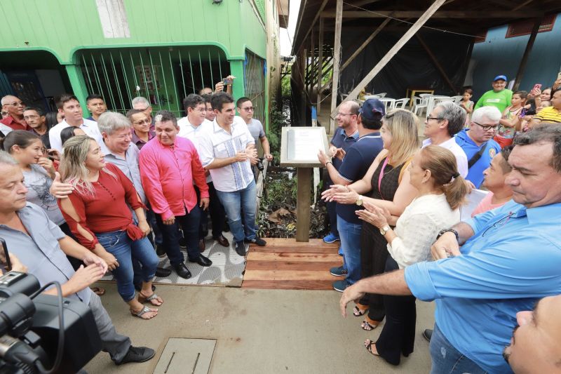 Governador Helder Barbalho visita o Município de Afuá.

FOTOS: MARCO SANTOS / AGÊNCIA PARÁ
DATA: 26.07.2019
AFUÁ - PARÁ <div class='credito_fotos'>Foto: Marco Santos / Ag. Pará   |   <a href='/midias/2019/originais/5220_img_9690.jpg' download><i class='fa-solid fa-download'></i> Download</a></div>