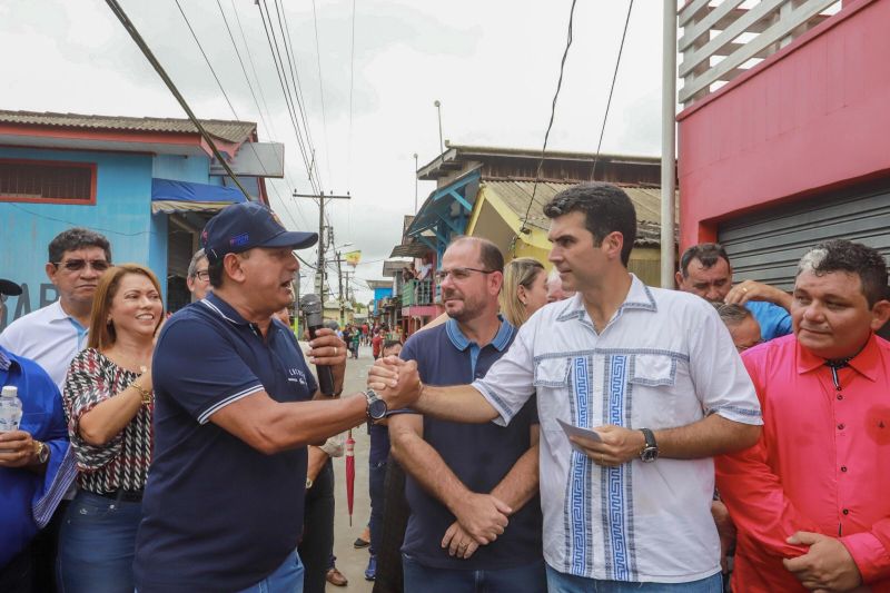 Governador Helder Barbalho visita o Município de Afuá.

FOTOS: MARCO SANTOS / AGÊNCIA PARÁ
DATA: 26.07.2019
AFUÁ - PARÁ <div class='credito_fotos'>Foto: Marco Santos / Ag. Pará   |   <a href='/midias/2019/originais/5220_img_9716.jpg' download><i class='fa-solid fa-download'></i> Download</a></div>