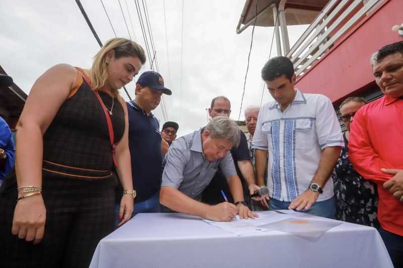 Governador Helder Barbalho visita o Município de Afuá.

FOTOS: MARCO SANTOS / AGÊNCIA PARÁ
DATA: 26.07.2019
AFUÁ - PARÁ <div class='credito_fotos'>Foto: Marco Santos / Ag. Pará   |   <a href='/midias/2019/originais/5220_img_9744.jpg' download><i class='fa-solid fa-download'></i> Download</a></div>