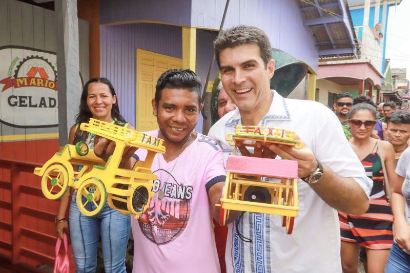 Governador Helder Barbalho visita o Município de Afuá.

FOTOS: MARCO SANTOS / AGÊNCIA PARÁ
DATA: 26.07.2019
AFUÁ - PARÁ <div class='credito_fotos'>Foto: Marco Santos / Ag. Pará   |   <a href='/midias/2019/originais/5220_img_9940.jpg' download><i class='fa-solid fa-download'></i> Download</a></div>