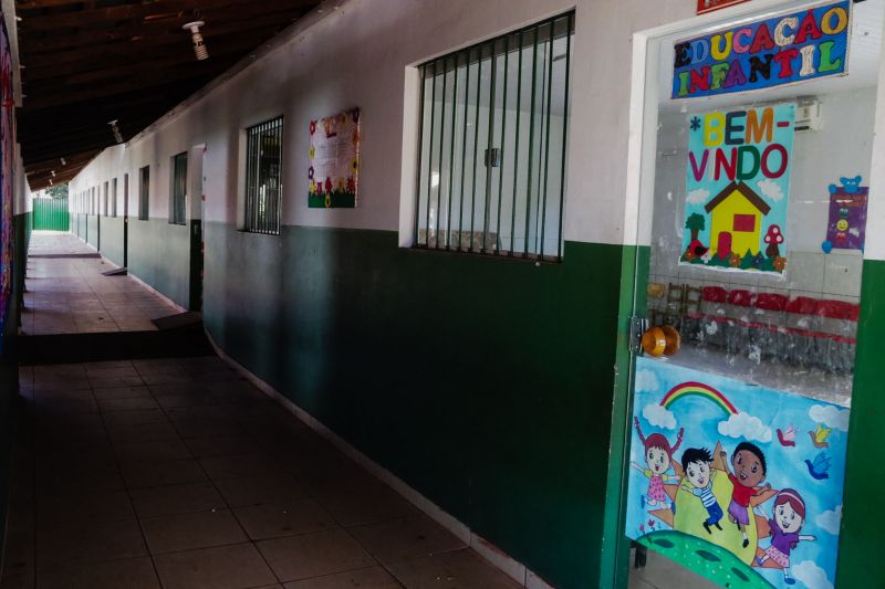 O governo do Pará, por meio da Secretaria de Educação (Seduc), está realizando obras de reparos e manutenção corretiva e preventiva em várias unidades de ensino do Estado. Uma delas é a EEEFM professor Acyr de Jesus Neves de Barros Pereira. Situada no centro de Conceição do Araguaia, no sudeste paraense

FOTO BRUNO CECIM / AGENCIA PARA
DATA  26.07.2019
CONCEICAO DO ARAGUAIA - PARA <div class='credito_fotos'>Foto: Bruno Cecim / Ag.Pará   |   <a href='/midias/2019/originais/5222_photoeditor_20190725_125252123.jpg' download><i class='fa-solid fa-download'></i> Download</a></div>