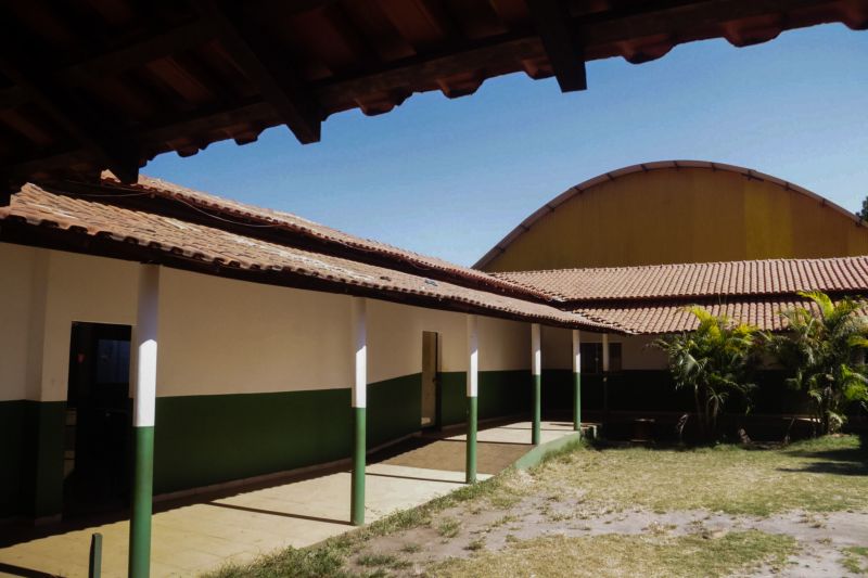 O governo do Pará, por meio da Secretaria de Educação (Seduc), está realizando obras de reparos e manutenção corretiva e preventiva em várias unidades de ensino do Estado. Uma delas é a EEEFM professor Acyr de Jesus Neves de Barros Pereira. Situada no centro de Conceição do Araguaia, no sudeste paraense

FOTO BRUNO CECIM / AGENCIA PARA
DATA  26.07.2019
CONCEICAO DO ARAGUAIA - PARA <div class='credito_fotos'>Foto: Bruno Cecim / Ag.Pará   |   <a href='/midias/2019/originais/5222_photoeditor_20190725_125658405.jpg' download><i class='fa-solid fa-download'></i> Download</a></div>