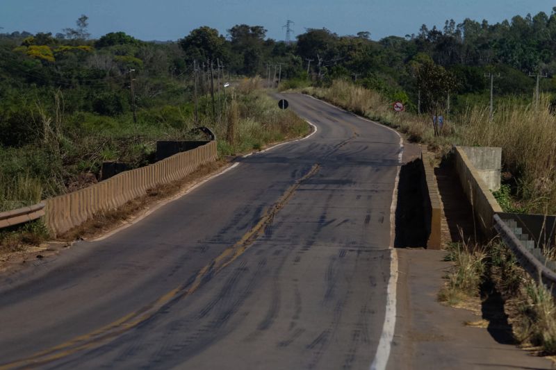 O governo do Pará, por meio da Secretaria de Educação (Seduc), está realizando obras de reparos e manutenção corretiva e preventiva em várias unidades de ensino do Estado. Uma delas é a EEEFM professor Acyr de Jesus Neves de Barros Pereira. Situada no centro de Conceição do Araguaia, no sudeste paraense

FOTO BRUNO CECIM / AGENCIA PARA
DATA  26.07.2019
CONCEICAO DO ARAGUAIA - PARA <div class='credito_fotos'>Foto: Bruno Cecim / Ag.Pará   |   <a href='/midias/2019/originais/5222_photoeditor_20190725_130039716.jpg' download><i class='fa-solid fa-download'></i> Download</a></div>