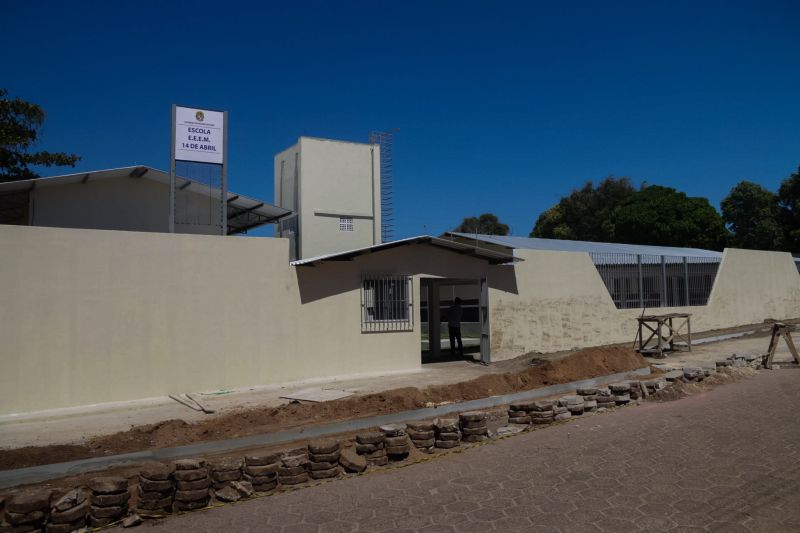 O governo do Pará, por meio da Secretaria de Educação (Seduc), está realizando obras de reparos e manutenção corretiva e preventiva em várias unidades de ensino do Estado. Uma delas é a EEEFM professor Acyr de Jesus Neves de Barros Pereira. Situada no centro de Conceição do Araguaia, no sudeste paraense

FOTO BRUNO CECIM / AGENCIA PARA
DATA  26.07.2019
CONCEICAO DO ARAGUAIA - PARA <div class='credito_fotos'>Foto: Bruno Cecim / Ag.Pará   |   <a href='/midias/2019/originais/5222_photoeditor_20190725_130908456.jpg' download><i class='fa-solid fa-download'></i> Download</a></div>