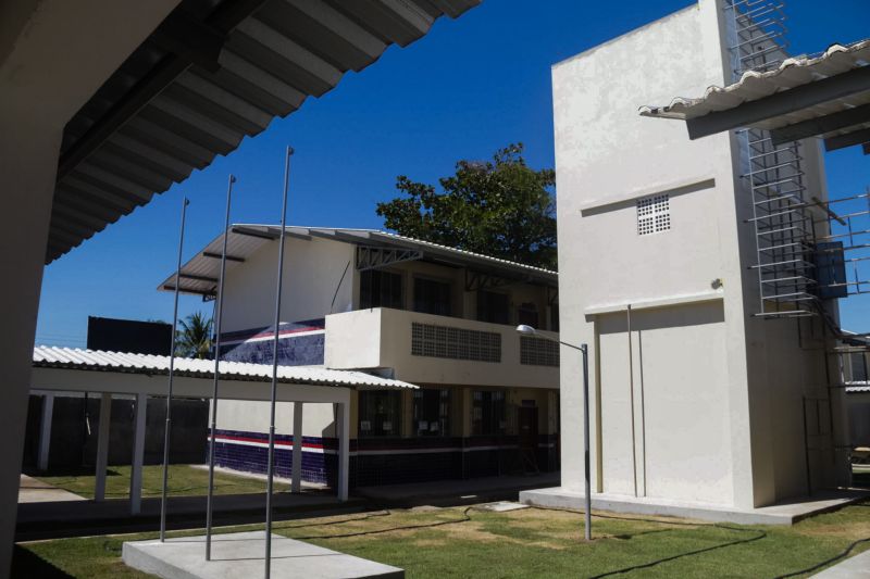 O governo do Pará, por meio da Secretaria de Educação (Seduc), está realizando obras de reparos e manutenção corretiva e preventiva em várias unidades de ensino do Estado. Uma delas é a EEEFM professor Acyr de Jesus Neves de Barros Pereira. Situada no centro de Conceição do Araguaia, no sudeste paraense

FOTO BRUNO CECIM / AGENCIA PARA
DATA  26.07.2019
CONCEICAO DO ARAGUAIA - PARA <div class='credito_fotos'>Foto: Bruno Cecim / Ag.Pará   |   <a href='/midias/2019/originais/5222_photoeditor_20190725_131004867.jpg' download><i class='fa-solid fa-download'></i> Download</a></div>