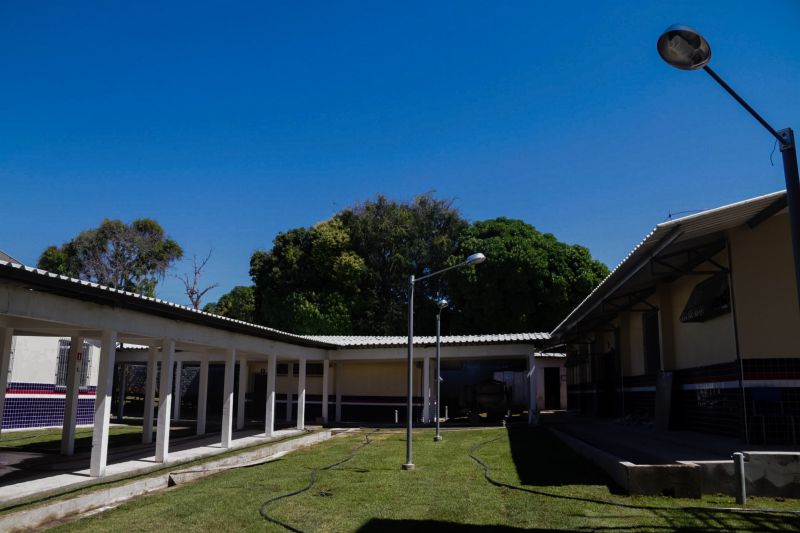 O governo do Pará, por meio da Secretaria de Educação (Seduc), está realizando obras de reparos e manutenção corretiva e preventiva em várias unidades de ensino do Estado. Uma delas é a EEEFM professor Acyr de Jesus Neves de Barros Pereira. Situada no centro de Conceição do Araguaia, no sudeste paraense

FOTO BRUNO CECIM / AGENCIA PARA
DATA  26.07.2019
CONCEICAO DO ARAGUAIA - PARA <div class='credito_fotos'>Foto: Bruno Cecim / Ag.Pará   |   <a href='/midias/2019/originais/5222_photoeditor_20190725_131237901.jpg' download><i class='fa-solid fa-download'></i> Download</a></div>