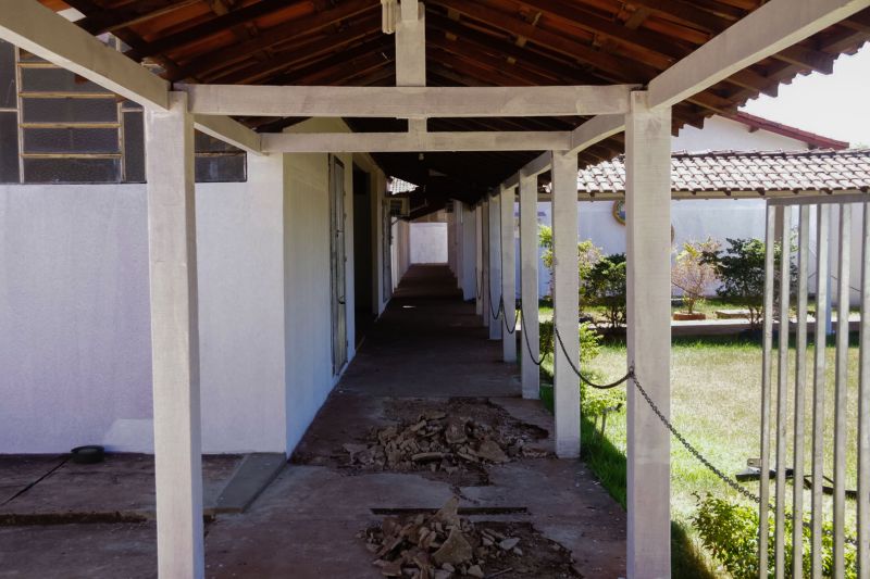 O governo do Pará, por meio da Secretaria de Educação (Seduc), está realizando obras de reparos e manutenção corretiva e preventiva em várias unidades de ensino do Estado. Uma delas é a EEEFM professor Acyr de Jesus Neves de Barros Pereira. Situada no centro de Conceição do Araguaia, no sudeste paraense

FOTO BRUNO CECIM / AGENCIA PARA
DATA  26.07.2019
CONCEICAO DO ARAGUAIA - PARA <div class='credito_fotos'>Foto: Bruno Cecim / Ag.Pará   |   <a href='/midias/2019/originais/5222_photoeditor_20190725_131418514.jpg' download><i class='fa-solid fa-download'></i> Download</a></div>