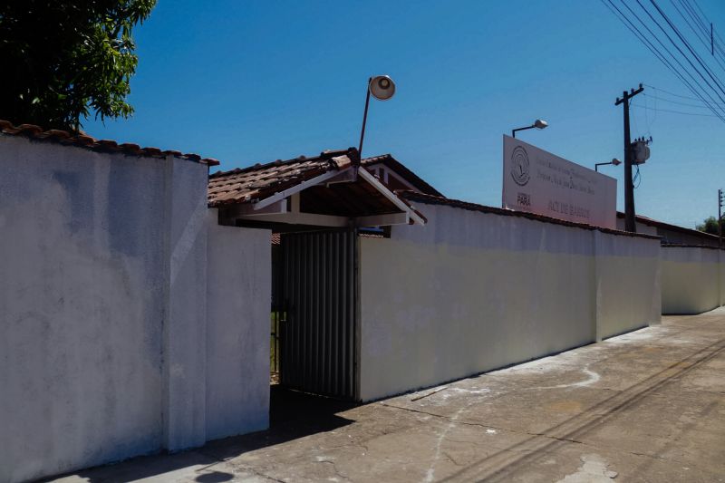 O governo do Pará, por meio da Secretaria de Educação (Seduc), está realizando obras de reparos e manutenção corretiva e preventiva em várias unidades de ensino do Estado. Uma delas é a EEEFM professor Acyr de Jesus Neves de Barros Pereira. Situada no centro de Conceição do Araguaia, no sudeste paraense

FOTO BRUNO CECIM / AGENCIA PARA
DATA  26.07.2019
CONCEICAO DO ARAGUAIA - PARA <div class='credito_fotos'>Foto: Bruno Cecim / Ag.Pará   |   <a href='/midias/2019/originais/5222_photoeditor_20190725_131615425.jpg' download><i class='fa-solid fa-download'></i> Download</a></div>