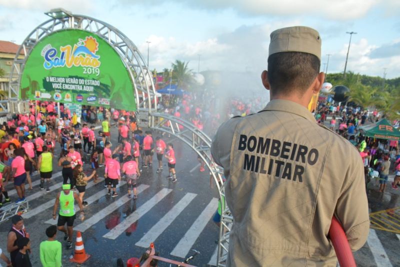 OPERAÇÃO VERÃO 2019: BOMBEIROS FAZEM PREVENÇÃO NA CORRIDA DO SAL, EM SALINÓPOLIS.

FOTO: ASCOM / CBMPA
DATA: 28.07.2019
SALINÓPOLIS - PARÁ <div class='credito_fotos'>Foto: ASCOM / CBMPA   |   <a href='/midias/2019/originais/5226_img-20190727-wa0049.jpg' download><i class='fa-solid fa-download'></i> Download</a></div>