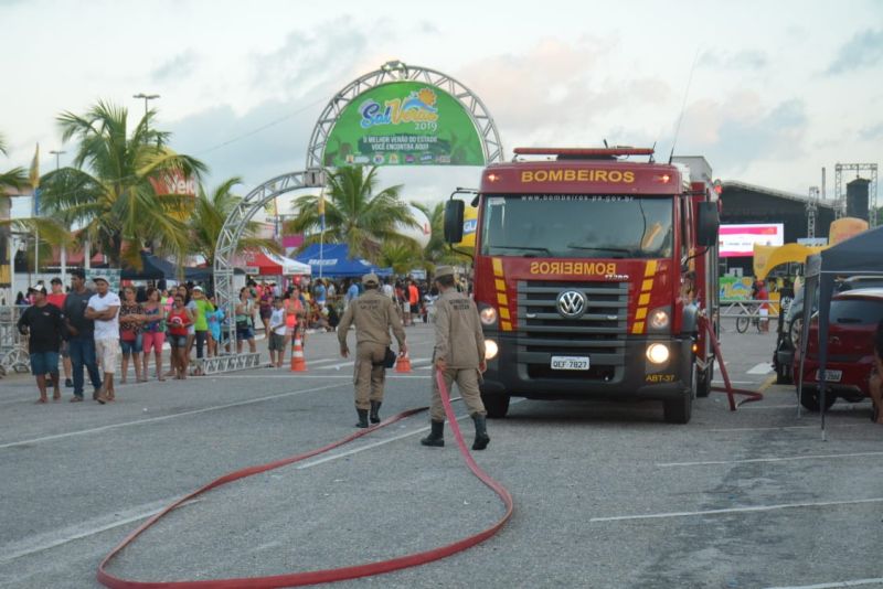 OPERAÇÃO VERÃO 2019: BOMBEIROS FAZEM PREVENÇÃO NA CORRIDA DO SAL, EM SALINÓPOLIS.

FOTO: ASCOM / CBMPA
DATA: 28.07.2019
SALINÓPOLIS - PARÁ <div class='credito_fotos'>Foto: ASCOM / CBMPA   |   <a href='/midias/2019/originais/5226_img-20190727-wa0053.jpg' download><i class='fa-solid fa-download'></i> Download</a></div>