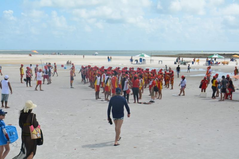 OPERAÇÃO VERÃO 2019: BOMBEIROS FAZEM PREVENÇÃO NA CORRIDA DO SAL, EM SALINÓPOLIS.

FOTO: ASCOM / CBMPA
DATA: 28.07.2019
SALINÓPOLIS - PARÁ <div class='credito_fotos'>Foto: ASCOM / CBMPA   |   <a href='/midias/2019/originais/5226_img-20190727-wa0084.jpg' download><i class='fa-solid fa-download'></i> Download</a></div>