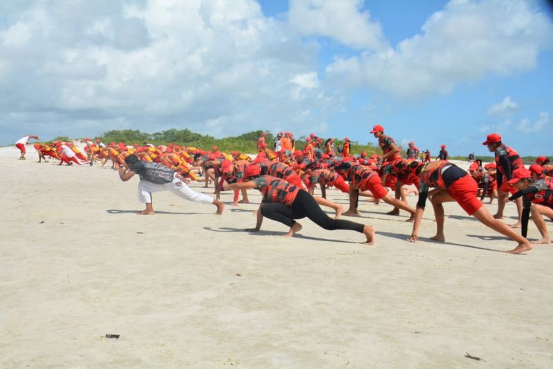 OPERAÇÃO VERÃO 2019: BOMBEIROS FAZEM PREVENÇÃO NA CORRIDA DO SAL, EM SALINÓPOLIS.

FOTO: ASCOM / CBMPA
DATA: 28.07.2019
SALINÓPOLIS - PARÁ <div class='credito_fotos'>Foto: ASCOM / CBMPA   |   <a href='/midias/2019/originais/5226_img-20190727-wa0085.jpg' download><i class='fa-solid fa-download'></i> Download</a></div>