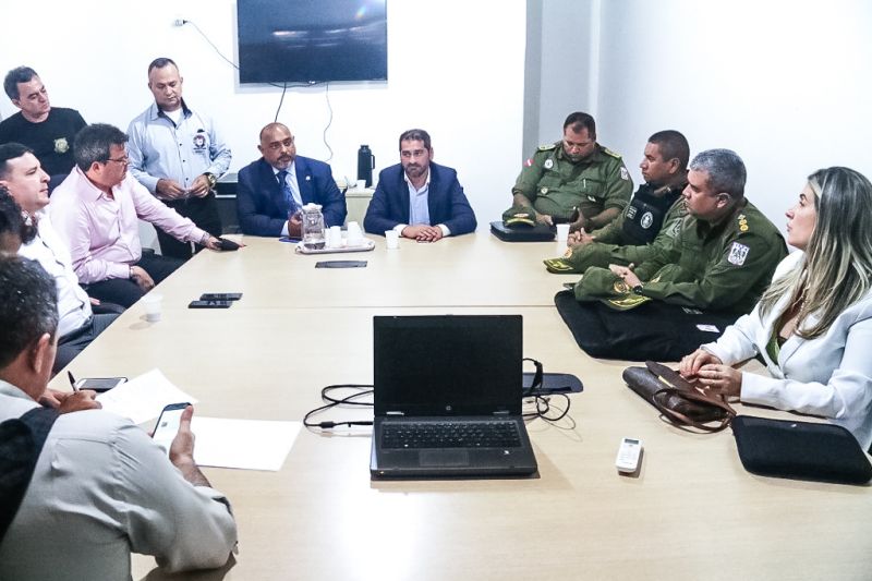 O Gabinete de Gestão da Segurança Pública do Pará determinou a transferência imediata de 46 custodiados da Superintendência do Sistema Penitenciário (Susipe) envolvidos no confronto ocorrido na manhã desta segunda-feira (29), no Centro de Recuperação Regional de Altamira (CRRA), na região oeste.

FOTO: BRUNO CECIM - AGÊNCIA PARÁ
DATA: 29.07.2019
ALTAMIRA - PARÁ <div class='credito_fotos'>Foto: Bruno Cecim / Ag.Pará   |   <a href='/midias/2019/originais/5230_photoeditor_20190729_193716499-1024x682.jpg' download><i class='fa-solid fa-download'></i> Download</a></div>