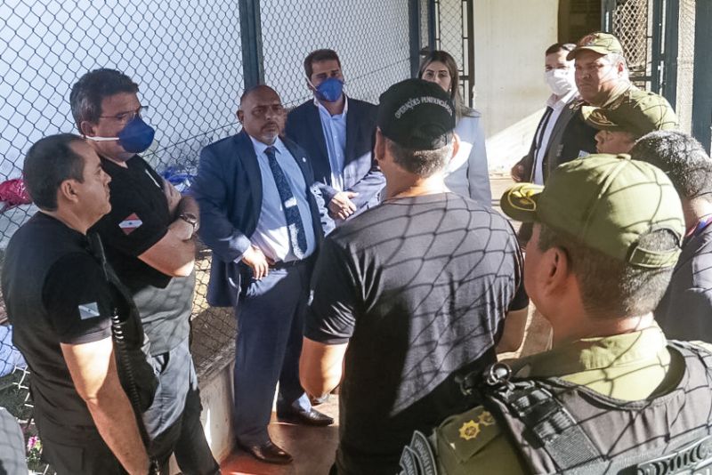 O Gabinete de Gestão da Segurança Pública do Pará determinou a transferência imediata de 46 custodiados da Superintendência do Sistema Penitenciário (Susipe) envolvidos no confronto ocorrido na manhã desta segunda-feira (29), no Centro de Recuperação Regional de Altamira (CRRA), na região oeste.

FOTO: BRUNO CECIM - AGÊNCIA PARÁ
DATA: 29.07.2019
ALTAMIRA - PARÁ <div class='credito_fotos'>Foto: Bruno Cecim / Ag.Pará   |   <a href='/midias/2019/originais/5230_photoeditor_20190729_194027473-1024x639.jpg' download><i class='fa-solid fa-download'></i> Download</a></div>