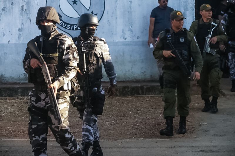 O Gabinete de Gestão da Segurança Pública do Pará determinou a transferência imediata de 46 custodiados da Superintendência do Sistema Penitenciário (Susipe) envolvidos no confronto ocorrido na manhã desta segunda-feira (29), no Centro de Recuperação Regional de Altamira (CRRA), na região oeste.

FOTO: BRUNO CECIM - AGÊNCIA PARÁ
DATA: 29.07.2019
ALTAMIRA - PARÁ <div class='credito_fotos'>Foto: Bruno Cecim / Ag.Pará   |   <a href='/midias/2019/originais/5230_photoeditor_20190729_194126759-1024x682.jpg' download><i class='fa-solid fa-download'></i> Download</a></div>