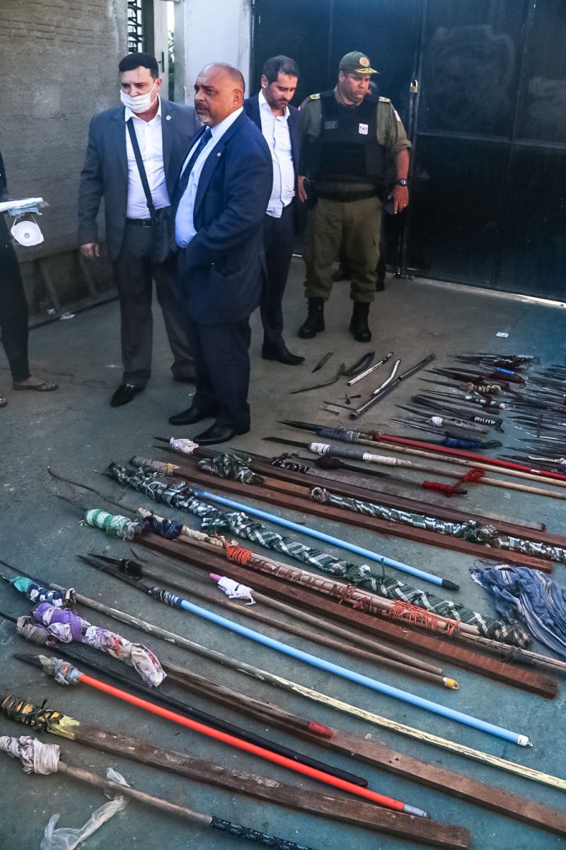 O Gabinete de Gestão da Segurança Pública do Pará determinou a transferência imediata de 46 custodiados da Superintendência do Sistema Penitenciário (Susipe) envolvidos no confronto ocorrido na manhã desta segunda-feira (29), no Centro de Recuperação Regional de Altamira (CRRA), na região oeste.

FOTO: BRUNO CECIM - AGÊNCIA PARÁ
DATA: 29.07.2019
ALTAMIRA - PARÁ <div class='credito_fotos'>Foto: Bruno Cecim / Ag.Pará   |   <a href='/midias/2019/originais/5230_photoeditor_20190729_194317806-1024x1536-2.jpg' download><i class='fa-solid fa-download'></i> Download</a></div>