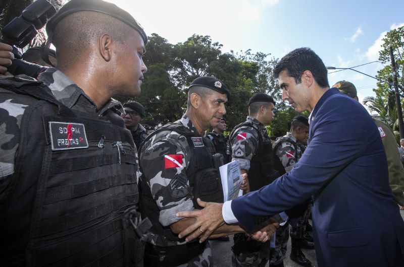 O governador do Estado, Helder Barbalho, participou, nesta quarta-feira (31), pela manhã, da cerimônia de comemoração pelos 13 anos do Batalhão de Polícia Tática, mais conhecido como Rotam, da Polícia Militar do Pará (PM-PA). O evento, realizado no complexo da Polícia Militar, no bairro do Marco, em Belém, também marcou a formatura de 13 novos policiais que passam a integrar essa, que é a unidade de elite da PM-PA, preparada para atuar em ocorrências de alta complexidade.

FOTO: MARCO SANTOS / AGÊNCIA PARÁ
DATA: 31.07.2019
BELÉM - PARÁ <div class='credito_fotos'>Foto: Marco Santos / Ag. Pará   |   <a href='/midias/2019/originais/5232_formaturamilitaresdarotam-fotomarcosantos-11.jpg' download><i class='fa-solid fa-download'></i> Download</a></div>