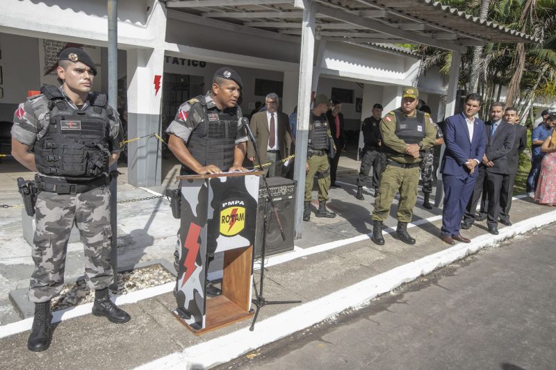 O governador do Estado, Helder Barbalho, participou, nesta quarta-feira (31), pela manhã, da cerimônia de comemoração pelos 13 anos do Batalhão de Polícia Tática, mais conhecido como Rotam, da Polícia Militar do Pará (PM-PA). O evento, realizado no complexo da Polícia Militar, no bairro do Marco, em Belém, também marcou a formatura de 13 novos policiais que passam a integrar essa, que é a unidade de elite da PM-PA, preparada para atuar em ocorrências de alta complexidade.

FOTO: MARCO SANTOS / AGÊNCIA PARÁ
DATA: 31.07.2019
BELÉM - PARÁ <div class='credito_fotos'>Foto: Marco Santos / Ag. Pará   |   <a href='/midias/2019/originais/5232_formaturamilitaresdarotam-fotomarcosantos-14.jpg' download><i class='fa-solid fa-download'></i> Download</a></div>