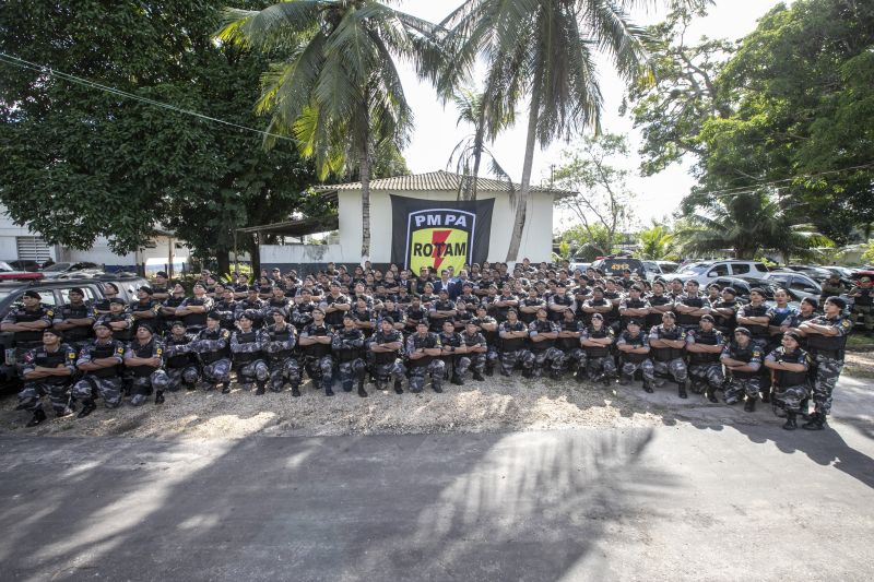 O governador do Estado, Helder Barbalho, participou, nesta quarta-feira (31), pela manhã, da cerimônia de comemoração pelos 13 anos do Batalhão de Polícia Tática, mais conhecido como Rotam, da Polícia Militar do Pará (PM-PA). O evento, realizado no complexo da Polícia Militar, no bairro do Marco, em Belém, também marcou a formatura de 13 novos policiais que passam a integrar essa, que é a unidade de elite da PM-PA, preparada para atuar em ocorrências de alta complexidade.

FOTO: MARCO SANTOS / AGÊNCIA PARÁ
DATA: 31.07.2019
BELÉM - PARÁ <div class='credito_fotos'>Foto: Marco Santos / Ag. Pará   |   <a href='/midias/2019/originais/5232_formaturamilitaresdarotam-fotomarcosantos-19.jpg' download><i class='fa-solid fa-download'></i> Download</a></div>