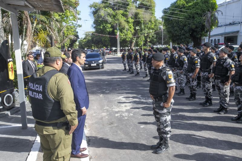 O governador do Estado, Helder Barbalho, participou, nesta quarta-feira (31), pela manhã, da cerimônia de comemoração pelos 13 anos do Batalhão de Polícia Tática, mais conhecido como Rotam, da Polícia Militar do Pará (PM-PA). O evento, realizado no complexo da Polícia Militar, no bairro do Marco, em Belém, também marcou a formatura de 13 novos policiais que passam a integrar essa, que é a unidade de elite da PM-PA, preparada para atuar em ocorrências de alta complexidade.

FOTO: MARCO SANTOS / AGÊNCIA PARÁ
DATA: 31.07.2019
BELÉM - PARÁ <div class='credito_fotos'>Foto: Marco Santos / Ag. Pará   |   <a href='/midias/2019/originais/5232_formaturamilitaresdarotam-fotomarcosantos-7.jpg' download><i class='fa-solid fa-download'></i> Download</a></div>