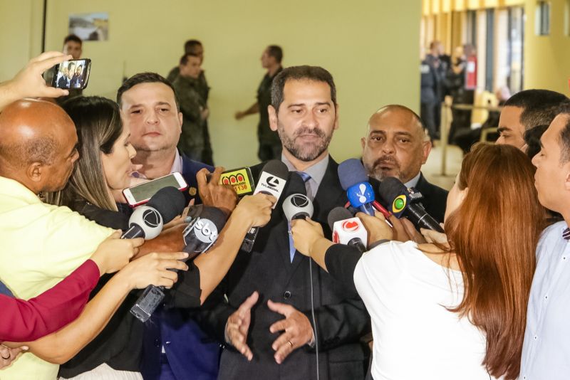 Chegada da força tática  de  intervencão   penitenciária.

Os 40 agentes da Força-Tarefa de Intervenção Penitenciária (FTIP), que chegaram na tarde desta quarta-feira (31) a Belém, vão atuar no treinamento dos novos agentes prisionais da Susipe.

FOTO: BRUNO CECIM / AGÊNCIA PARÁ
DATA: 31.07.2019
BELÉM - PARÁ <div class='credito_fotos'>Foto: Bruno Cecim / Ag.Pará   |   <a href='/midias/2019/originais/5233_20190731175620_img_6858-1600x1067.jpg' download><i class='fa-solid fa-download'></i> Download</a></div>