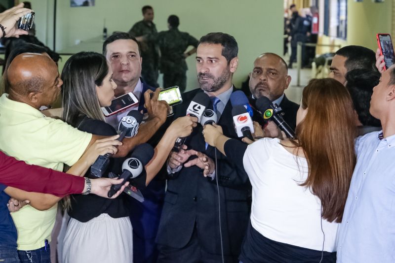 Chegada da força tática  de  intervencão   penitenciária.

Os 40 agentes da Força-Tarefa de Intervenção Penitenciária (FTIP), que chegaram na tarde desta quarta-feira (31) a Belém, vão atuar no treinamento dos novos agentes prisionais da Susipe.

FOTO: BRUNO CECIM / AGÊNCIA PARÁ
DATA: 31.07.2019
BELÉM - PARÁ <div class='credito_fotos'>Foto: Bruno Cecim / Ag.Pará   |   <a href='/midias/2019/originais/5233_20190731175654_img_6874-1600x1067.jpg' download><i class='fa-solid fa-download'></i> Download</a></div>