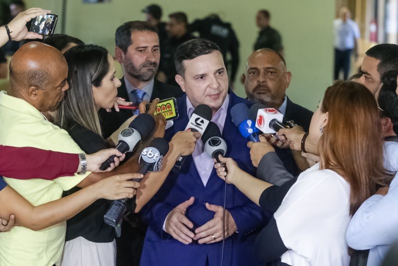 Chegada da força tática  de  intervencão   penitenciária.

Os 40 agentes da Força-Tarefa de Intervenção Penitenciária (FTIP), que chegaram na tarde desta quarta-feira (31) a Belém, vão atuar no treinamento dos novos agentes prisionais da Susipe.

FOTO: BRUNO CECIM / AGÊNCIA PARÁ
DATA: 31.07.2019
BELÉM - PARÁ <div class='credito_fotos'>Foto: Bruno Cecim / Ag.Pará   |   <a href='/midias/2019/originais/5233_20190731180126_img_6925-1600x1067.jpg' download><i class='fa-solid fa-download'></i> Download</a></div>