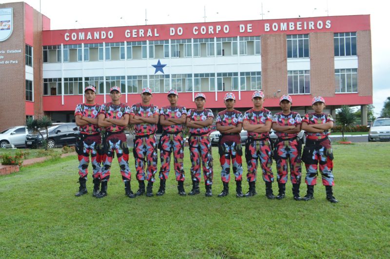 Esta semana, o Comando Geral do Corpo de Bombeiros recebeu uma visita mais do que especial: cerca de 50 alunos do Programa Escola da Vida, pólo município de Curralinho, na Ilha do Marajó, vieram para apoiar a finalização da Operação Verão 2019. Os alunos desembarcaram no porto de Belém na última sexta-feira, após mais de dez horas de viagem. Foram recepcionados pelos Bombeiros de Santa Izabel, que os levaram até o quartel da cidade e recebidos com uma bela cerimônia. Posteriormente, foram ao município de Salinópolis para a realização das atividades socioeducativas da Operação Verão. <div class='credito_fotos'>Foto: ASCOM / CBMPA   |   <a href='/midias/2019/originais/5235_dsc_5919.jpg' download><i class='fa-solid fa-download'></i> Download</a></div>