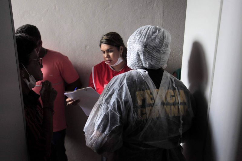 Com o apoio de uma força-tarefa, montada por profissionais de Belém, Altamira, Santarém e de outros municípios da região, o Centro de Perícias Científicas "Renato Chaves", por meio do Instituto Médico Legal e do Instituto de Criminalística, concluiu em apenas dois dias a necrópsia nos corpos dos 58 detentos mortos durante o confronto entre facções criminosas ocorrido no Centro de Recuperação Regional de Altamira, no oeste paraense, na última segunda-feira (29). <div class='credito_fotos'>Foto: Maycon Nunes / Ag. Pará   |   <a href='/midias/2019/originais/5237__mg_9471.jpg' download><i class='fa-solid fa-download'></i> Download</a></div>