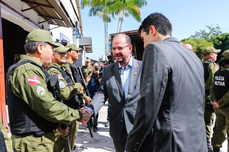Governo do Pará realizou a entrega de 3.500 novos coletes balísticos, 508 armários de aço e 290 espingardas, calibre 12, para a Polícia Militar do Pará, na manhã desta quinta-feira (1º). 

FOTO: JADER PAES / AGÊNCIA PARÁ
DATA: 01.08.2019
BELÉM - PARÁ <div class='credito_fotos'>Foto: JADER PAES / AG. PARÁ   |   <a href='/midias/2019/originais/5238_entregadecoletes-jaderpaes-agpara18.jpg' download><i class='fa-solid fa-download'></i> Download</a></div>