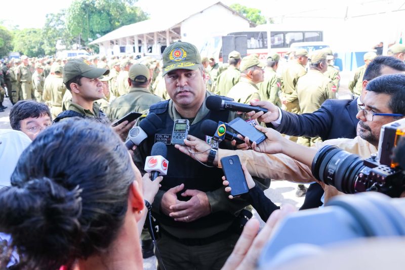 Governo do Pará realizou a entrega de 3.500 novos coletes balísticos, 508 armários de aço e 290 espingardas, calibre 12, para a Polícia Militar do Pará, na manhã desta quinta-feira (1º). 

FOTO: JADER PAES / AGÊNCIA PARÁ
DATA: 01.08.2019
BELÉM - PARÁ <div class='credito_fotos'>Foto: JADER PAES / AG. PARÁ   |   <a href='/midias/2019/originais/5238_entregadecoletes-jaderpaes-agpara68.jpg' download><i class='fa-solid fa-download'></i> Download</a></div>