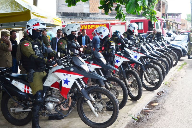 Bairro de Belém historicamente muito violento, com índices alarmantes de criminalidade, o Benguí registrou em 2018 uma média de 123 homicídios por 100 mil habitantes, muito acima da taxa nacional, que ficou em 30 casos. Desde o início de 2019, essa realidade vem mudando. O bairro recebeu, desde o primeiro dia do ano, a massificação das ações policiais, que serão ampliadas com o Programa Territórios pela Paz (TerPaz), lançado pelo Governo do Pará. <div class='credito_fotos'>Foto: Elielson Modesto / Ascom Segup   |   <a href='/midias/2019/originais/5259_dsc_0441.jpg' download><i class='fa-solid fa-download'></i> Download</a></div>