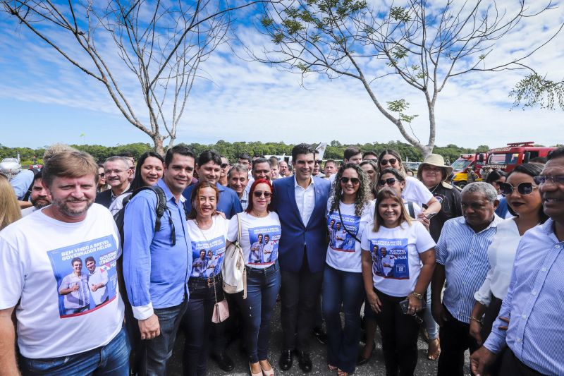 O município de Breves, na região do Marajó, sediou, na manhã desta quinta-feira (8), o Ato de Instação da terceira edição do programa Governo Por Todo o Pará. A cerimônia ocorreu no auditório do Centro de Educação Profissional (Cedep) e contou com a presença do governador Helder Barbalho e de seu vice, Lúcio Vale; do prefeito de Breves, Antônio Augusto; secretários estaduais, deputados estaduais, vereadores, prefeitos, vices-prefeitos e lideranças comunitárias de diversas cidades do arquipélago. Na ocasião, o chefe do Executivo estadual anunciou uma série de medidas que irão beneficiar a população marajoara. <div class='credito_fotos'>Foto: MARCOS SANTOS   |   <a href='/midias/2019/originais/5266_marcos_santos_chegada_030.jpg' download><i class='fa-solid fa-download'></i> Download</a></div>