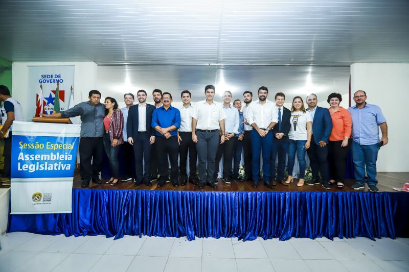 Ao som do Hino Nacional foi aberta a sessão especial da Assembleia Legislativa do Estado (Alepa), no município de Breves, nesta quinta-feira (8), no primeiro dia do Programa Governo Por Todo o Pará no Arquipélago do Marajó. Em seguida, o público no auditório do Centro de Educação Profissional (Cedep) fez um minuto de silêncio em homenagem ao ex-deputado estadual Haroldo Martins, falecido na última terça-feira (06). <div class='credito_fotos'>Foto: Maycon Nunes / Ag. Pará   |   <a href='/midias/2019/originais/5271_02.jpg' download><i class='fa-solid fa-download'></i> Download</a></div>