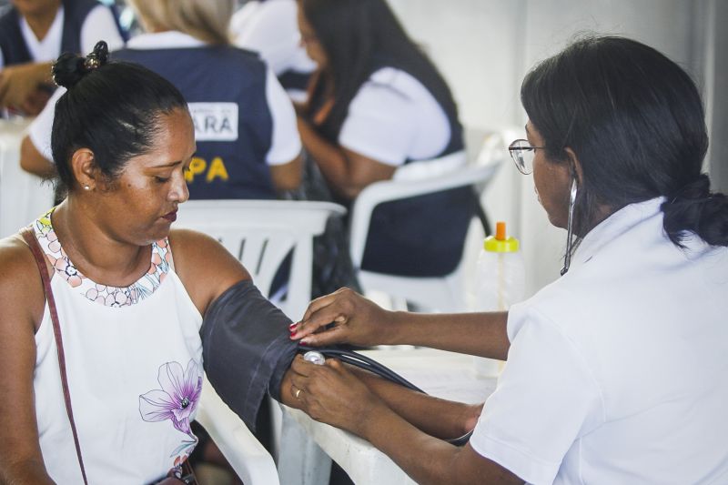 A ação de saúde do programa Governo Por Todo o Pará começou hoje (09), em Soure, e segue até amanhã (10) com consultas médicas, exames especializados como mamografia e preventivo, além de testes rápidos de HIV, sífilis e hepatites, emissão de carteira do SUS e atendimento jurídico. <div class='credito_fotos'>Foto: Marcelo Seabra / Ag. Pará   |   <a href='/midias/2019/originais/5276_06.jpg' download><i class='fa-solid fa-download'></i> Download</a></div>
