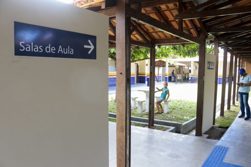 Ato de Entrega da Reforma e Ampliação da EEEM Dr. Sérgio Mota <div class='credito_fotos'>Foto: Ricardo Amanajás / Ag. Pará   |   <a href='/midias/2019/originais/5281_10.jpg' download><i class='fa-solid fa-download'></i> Download</a></div>