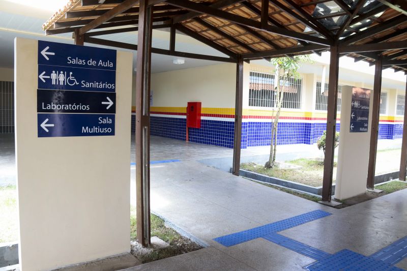 Ato de Entrega da Reforma e Ampliação da EEEM Dr. Sérgio Mota <div class='credito_fotos'>Foto: Ricardo Amanajás / Ag. Pará   |   <a href='/midias/2019/originais/5281_11.jpg' download><i class='fa-solid fa-download'></i> Download</a></div>