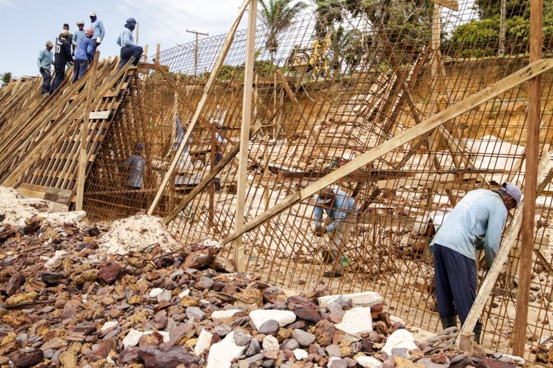 Obra do mudo de contenção da Praia Grand,Salvaterra. <div class='credito_fotos'>Foto: Bruno Cecim / Ag.Pará   |   <a href='/midias/2019/originais/5283_004.jpg' download><i class='fa-solid fa-download'></i> Download</a></div>