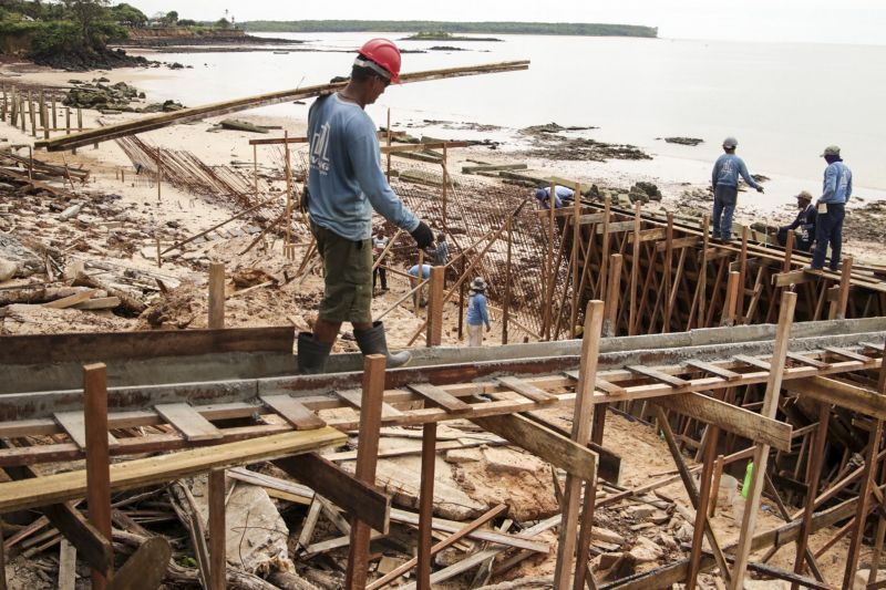 Obra do mudo de contenção da Praia Grand,Salvaterra. <div class='credito_fotos'>Foto: Bruno Cecim / Ag.Pará   |   <a href='/midias/2019/originais/5283_008.jpg' download><i class='fa-solid fa-download'></i> Download</a></div>