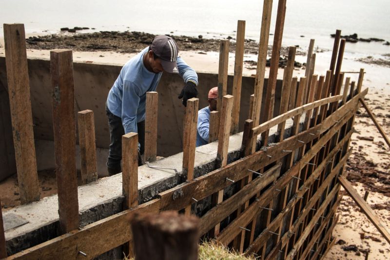 Obra do mudo de contenção da Praia Grand,Salvaterra. <div class='credito_fotos'>Foto: Bruno Cecim / Ag.Pará   |   <a href='/midias/2019/originais/5283_009.jpg' download><i class='fa-solid fa-download'></i> Download</a></div>