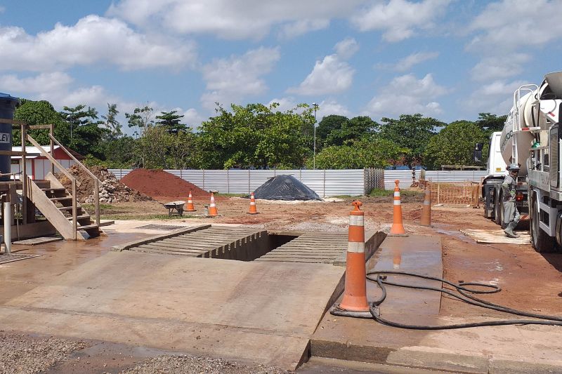 As obras de construção do Centro de Controle Operacional (CCO), que faz parte das obras de requalificação da BR-316, vêm cumprindo todas as regras de sustentabilidade exigidas pela certificação Liderança em Energia e Design Ambiental (LEED). O prédio do CCO, que terá cerca de 3 mil metros quadrados, concentrará a operacionalização do sistema BRT (Bus Rapid Transit) Metropolitano e BRT Belém. O prédio funcionará no complexo do Comando Geral da Polícia Militar, localizado na Avenida Augusto Montenegro. <div class='credito_fotos'>Foto: ASCOM / NGTM   |   <a href='/midias/2019/originais/5286_20190801_111125.jpg' download><i class='fa-solid fa-download'></i> Download</a></div>