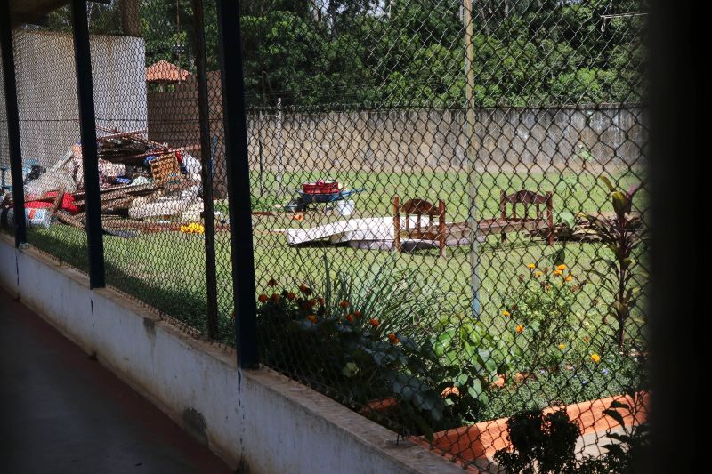 As transformações no Centro de Recuperação Regional de Altamira (CRRAlt) já começaram a serem percebidas. Durante uma visita ao local, uma comitiva formada por deputados estaduais que integram as comissões de Direitos Humanos e de Segurança Pública da Assembleia Legislativa (Alepa), além de integrantes do Conselho Penitenciário Estadual (Copen), identificaram a situação atual da casa penal e conheceram as novas medidas de segurança já adotadas pelo Estado. A visita ao local ocorreu na manhã desta segunda-feira (12). <div class='credito_fotos'>Foto: JADER PAES / AG. PARÁ   |   <a href='/midias/2019/originais/5288_20190812111259_img_3250.jpg' download><i class='fa-solid fa-download'></i> Download</a></div>