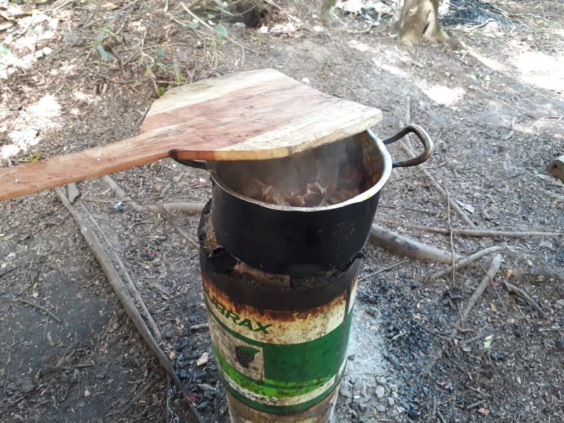 O Governo do Pará vem intensificando o combate ao desmatamento ilegal. Nos últimos cinco dias, equipes da Secretaria de Estado de Meio Ambiente e Sustentabilidade (Semas), em parceria com o Batalhão de Polícia Ambiental (BPA), da Polícia Militar, percorreram 620 quilômetros em cinco municípios. A força-tarefa seguiu de Moju a Tailândia, no sudeste, e de Altamira a Senador José Porfírio, terminando em Anapu, no oeste. <div class='credito_fotos'>Foto: Divulgação   |   <a href='/midias/2019/originais/5289_img-20190812-wa0222.jpg' download><i class='fa-solid fa-download'></i> Download</a></div>